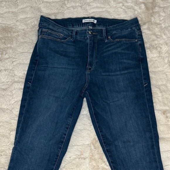 Good American Good Legs Skinny Jeans - Picture 2 of 4